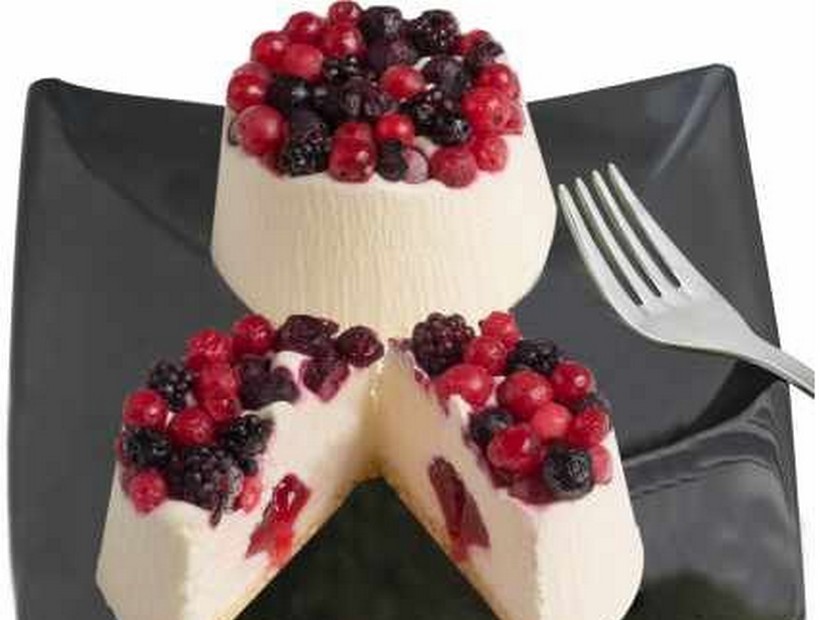 Mousse yoghurt ai frutti di bosco semifreddo 